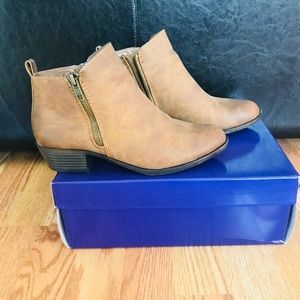 Steve Madden booties!